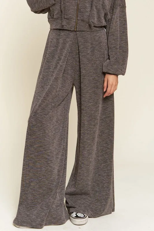 Pleated wide-leg pants