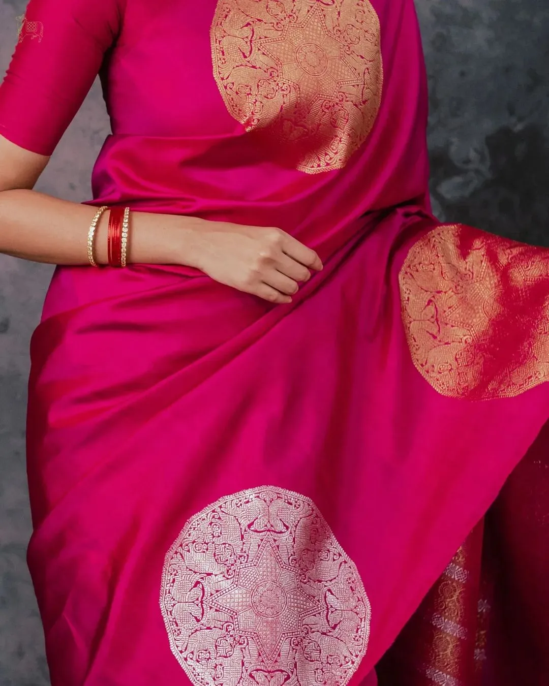 Prominent Dark Pink Soft Silk Saree With Demanding Blouse Piece