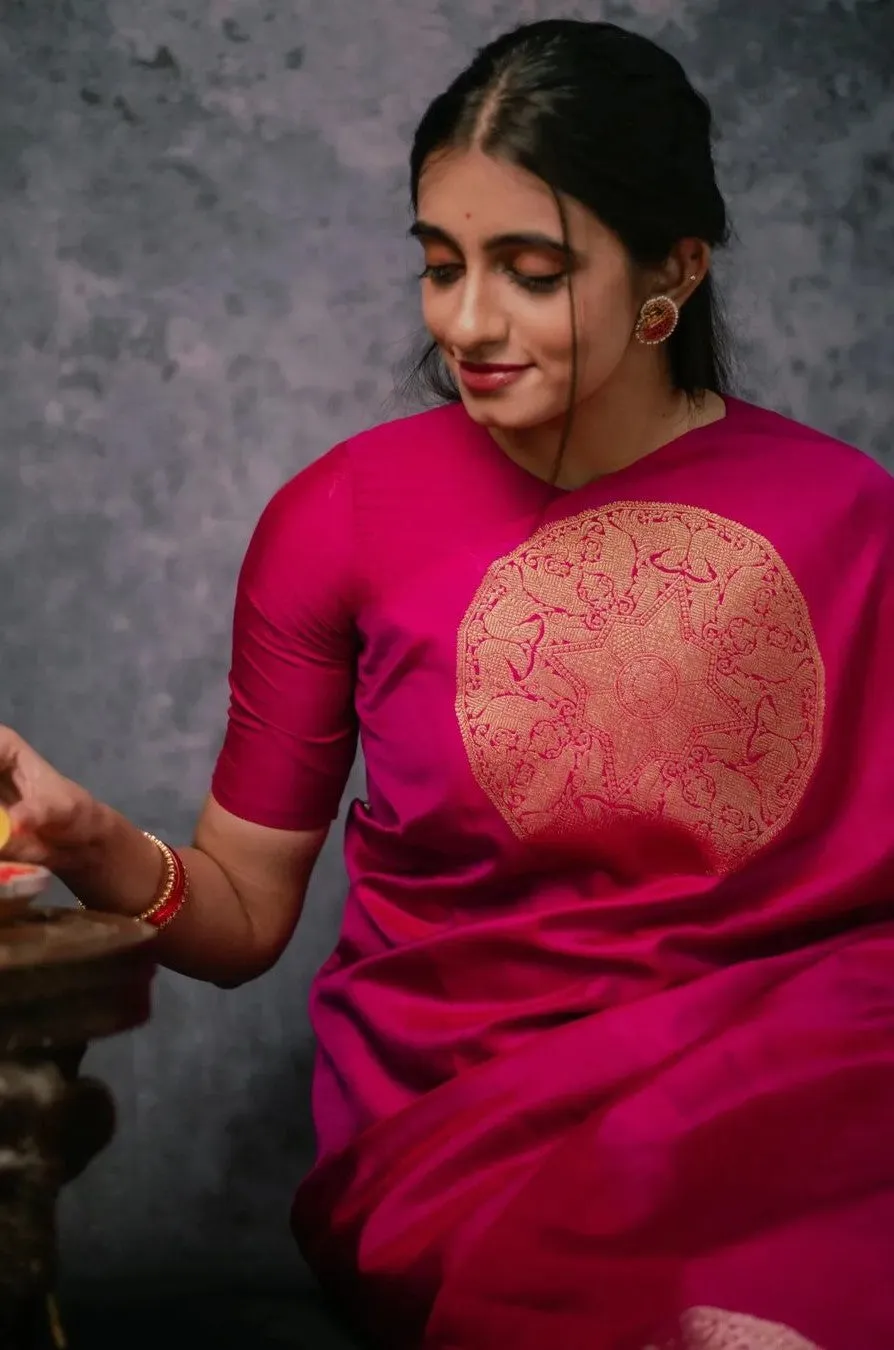 Prominent Dark Pink Soft Silk Saree With Demanding Blouse Piece